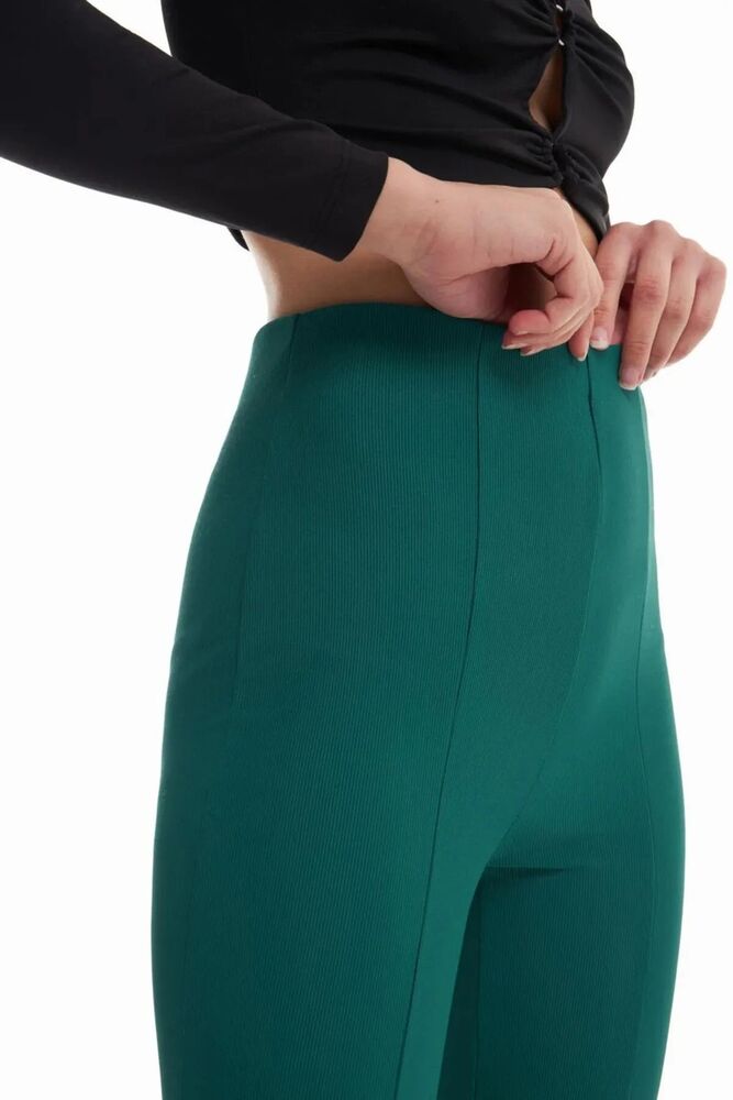 Quzu Paçaları Yırtmaçlı Kadın Pantolon 22K70926 - 2